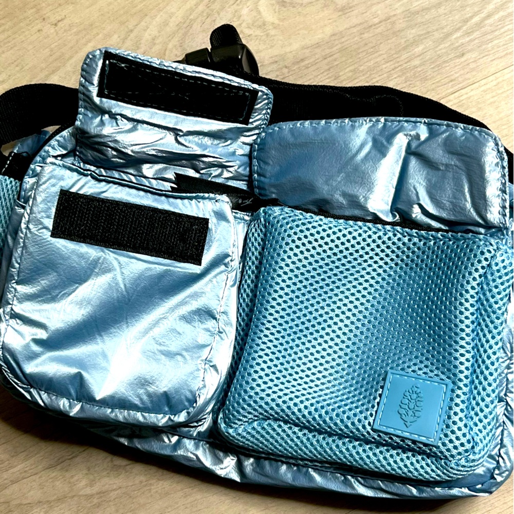 *NEW* FP Movement Courtside Cargo Sling Bag Ice Blue Metallic Belt Fanny Purse - Picture 10 of 10